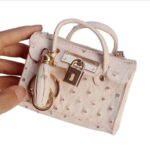 Εκρού Μικρό Τσαντάκι Μπρελόκ