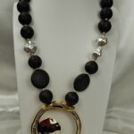 Κολιέ χειροποίητο με μαύρες πέτρες λάβας